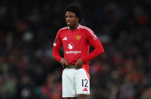 MU that bai trong no luc thanh ly Tyrell Malacia.