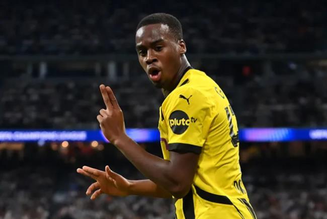 Dortmund chot thoi diem ban Jamie Gittens cho Chelsea.
