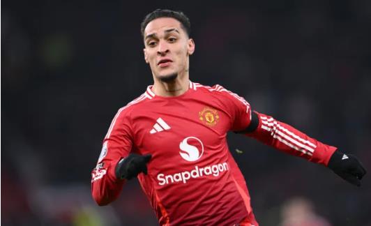 MU dong y ban Antony cho Real Betis o He 2025.