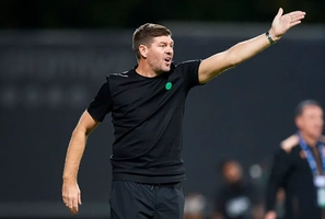 Steven Gerrard gọi thế hệ vàng ĐT Anh là “những kẻ thua cuộc ích kỷ”