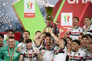 Đánh bại AC Milan, Bologna chấm dứt cơn khát danh hiệu kéo dài 51 năm