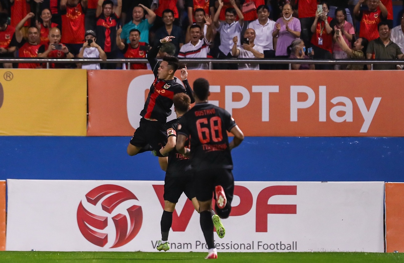 HLV Ninh Bình khen Đức Chiến 1