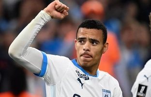 Mason Greenwood cân bằng kỉ lục của Didier Drogba