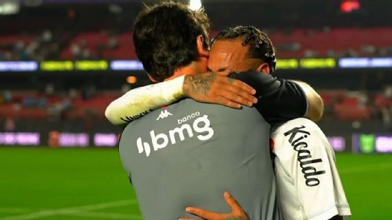 Neymar khóc nức nở khi Santos thua đội của Coutinho 0-6 1