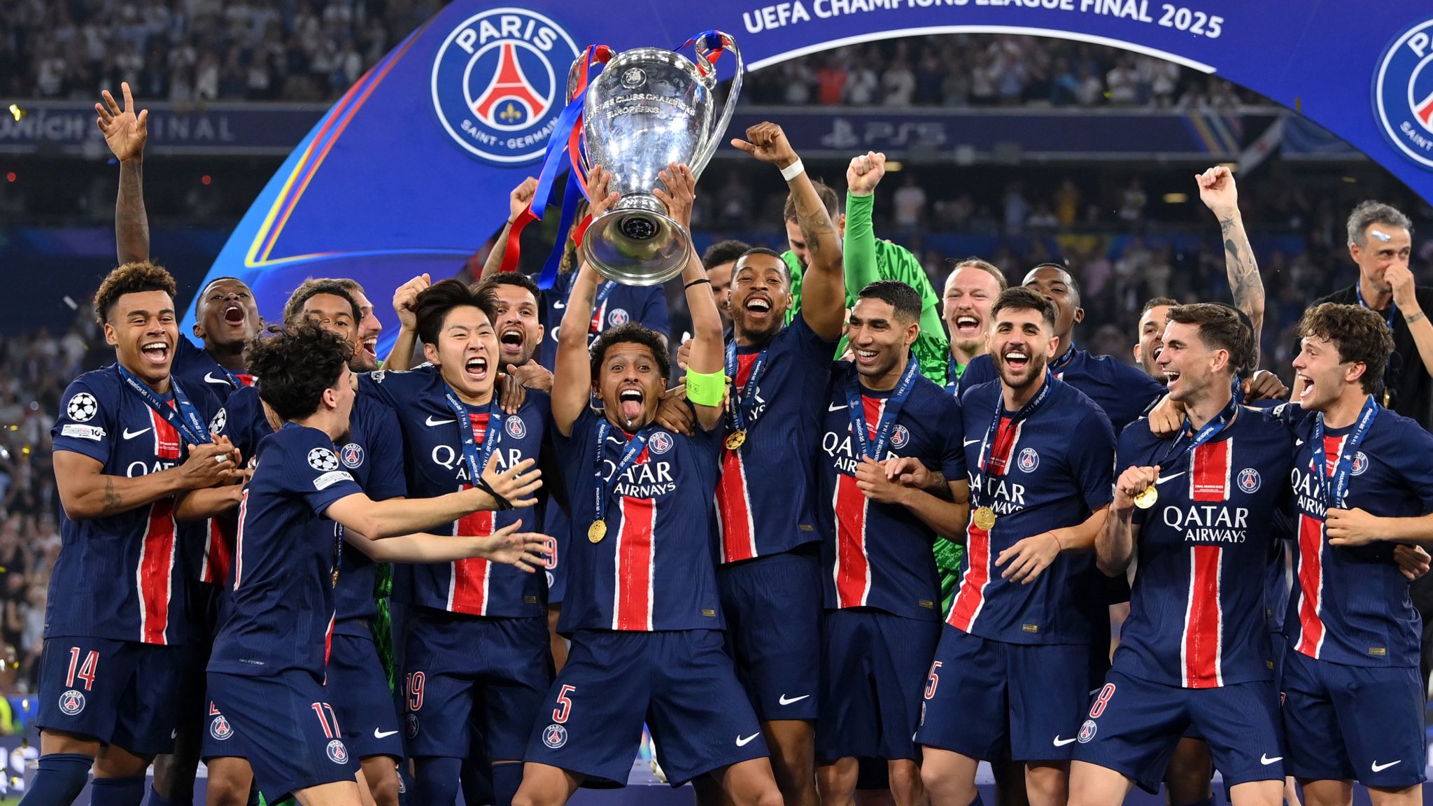 Steven Gerrard Tôi năm nay 45 tuổi rồi nhưng chưa từng chứng kiến một màn trình diễn như vậy 1